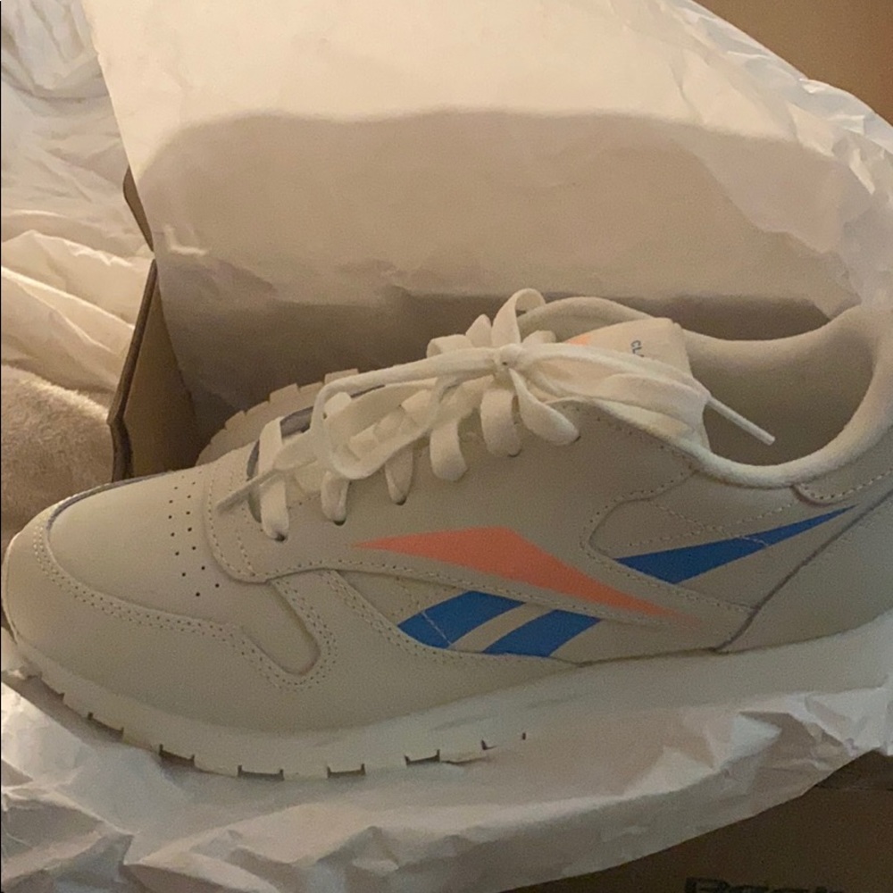 Women Reebok classics - Picture 2 of 3